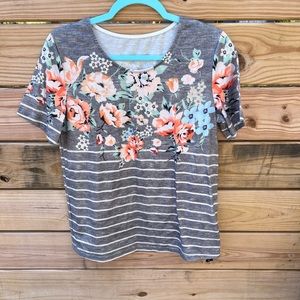 Woman’s Floral Print Shirt Size M